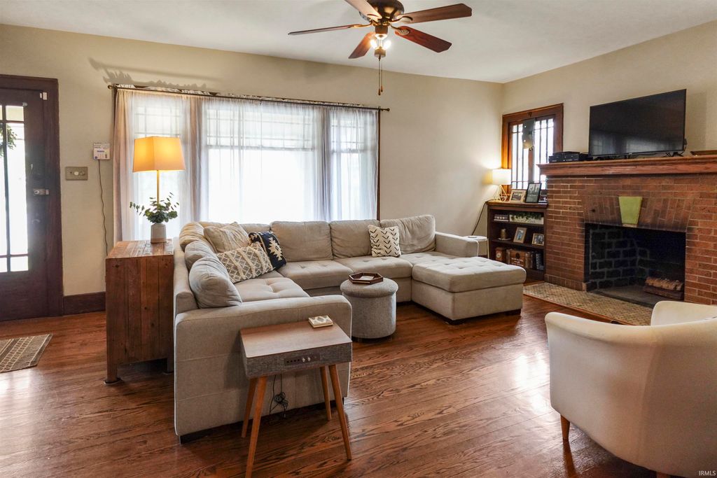 Photo of 929 W Colfax Avenue, South Bend, IN 46601 (MLS # 202612046)