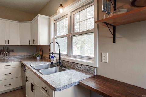 Tiny photo for 929 W Colfax Avenue, South Bend, IN 46601 (MLS # 202612046)