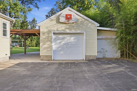 Tiny photo for 420 W Perkins Street, Hartford City, IN 47348 (MLS # 202642311)