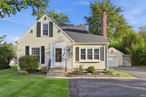 Photo of 420 W Perkins Street, Hartford City, IN 47348 (MLS # 202642311)
