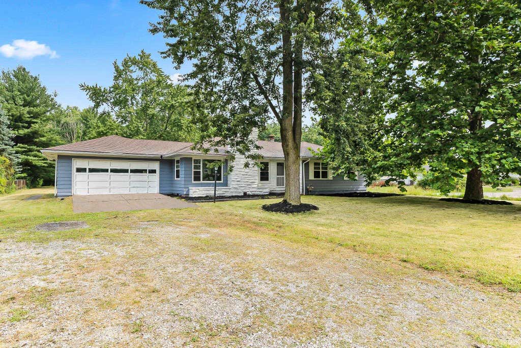 Photo of 5857 Stellhorn Road, Fort Wayne, IN 46815 (MLS # 202630769)