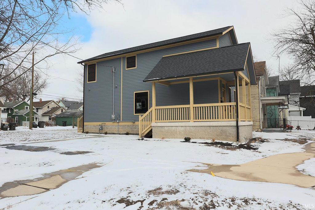 Photo of 838 Lavina Street, Fort Wayne, IN 46802 (MLS # 202606589)