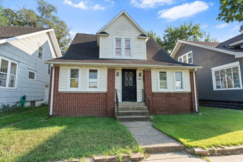Photo of 809 Mcdonald Street, Elkhart, IN 46516 (MLS # 202636915)
