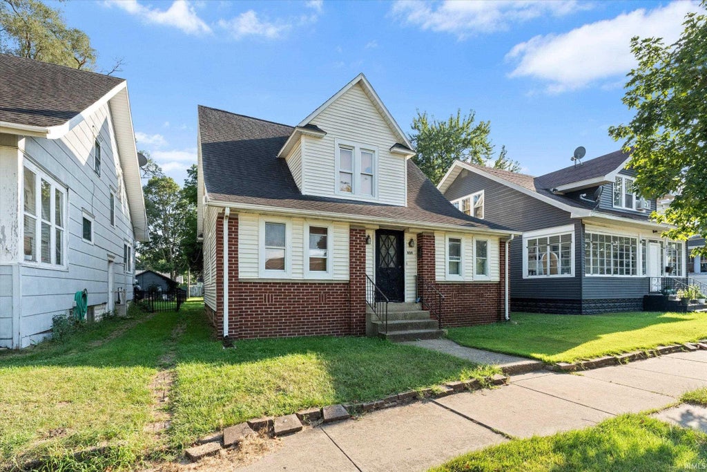 Photo of 809 Mcdonald Street, Elkhart, IN 46516 (MLS # 202636915)