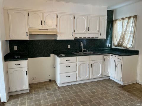 Tiny photo for 1113 E Fischer St, Kokomo, IN 46901 (MLS # 202603847)