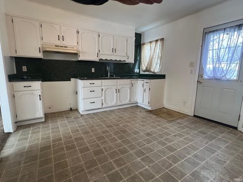 Tiny photo for 1113 E Fischer St, Kokomo, IN 46901 (MLS # 202603847)