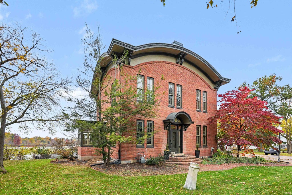 Photo of 2309 S Main Street, Goshen, IN 46526 (MLS # 202644956)