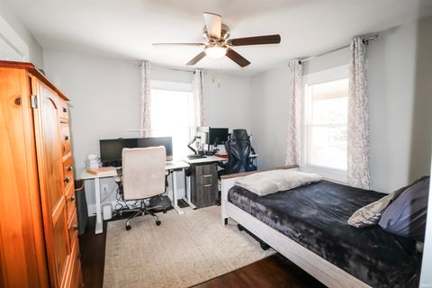 Tiny photo for 728 E Broadway Street, Kokomo, IN 46901 (MLS # 202540520)