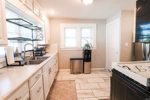 Tiny photo for 728 E Broadway Street, Kokomo, IN 46901 (MLS # 202540520)