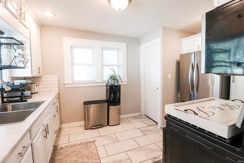 Tiny photo for 728 E Broadway Street, Kokomo, IN 46901 (MLS # 202540520)