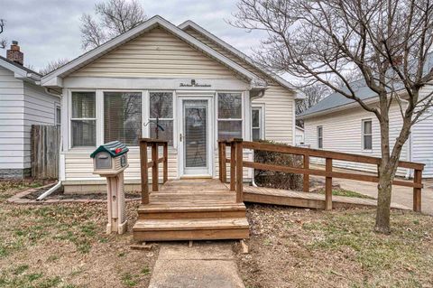 Photo of 1317 Lodge Avenue, Evansville, IN 47714 (MLS # 202606093)