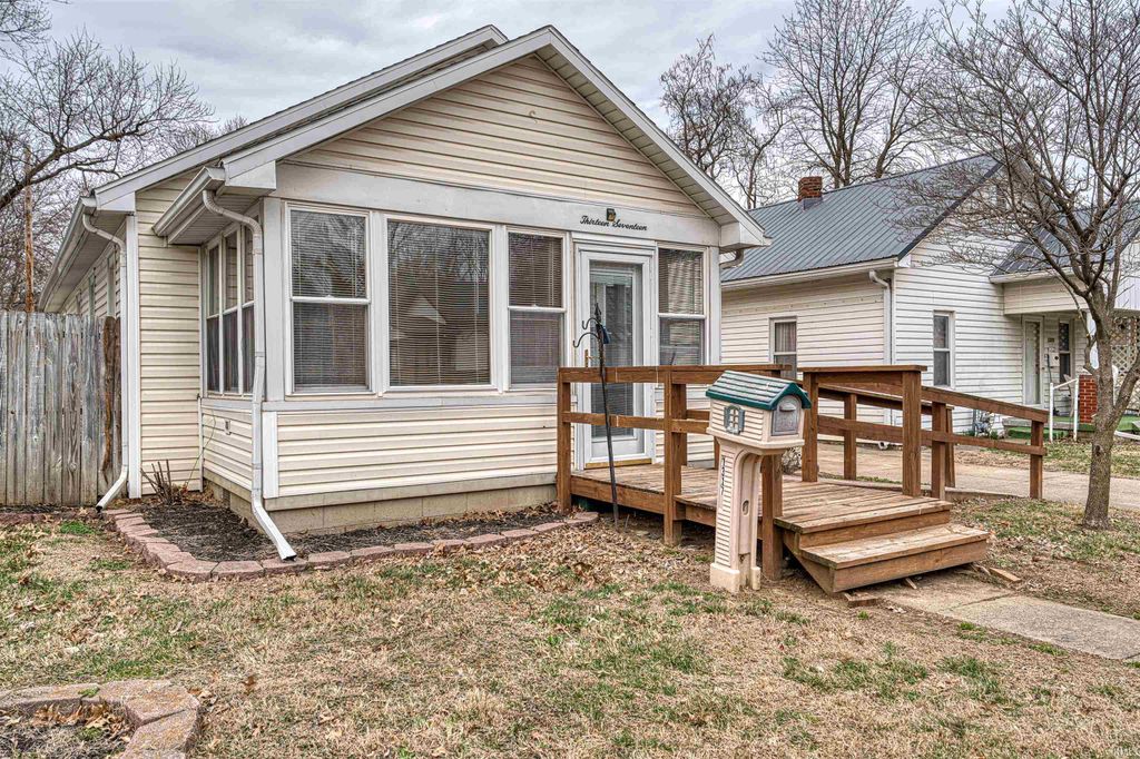 Photo of 1317 Lodge Avenue, Evansville, IN 47714 (MLS # 202606093)