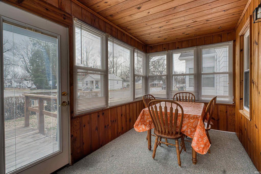 Photo of 1317 Lodge Avenue, Evansville, IN 47714 (MLS # 202606093)
