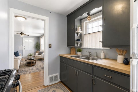 Tiny photo for 1636 Tyler Avenue, Fort Wayne, IN 46808 (MLS # 202626701)