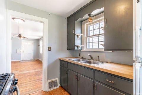 Tiny photo for 1636 Tyler Avenue, Fort Wayne, IN 46808 (MLS # 202626701)