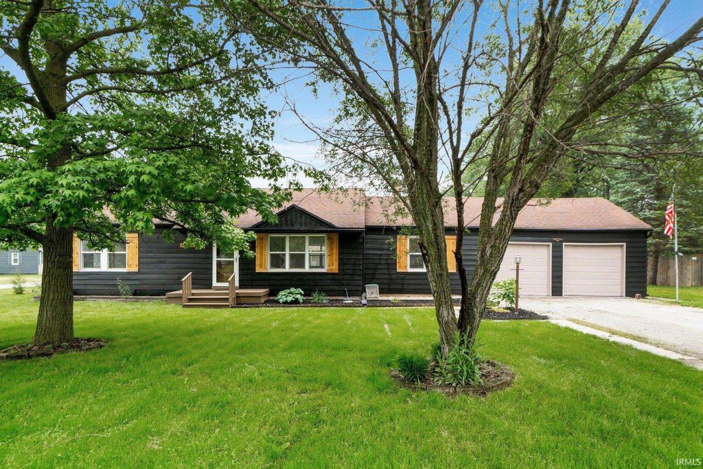 Photo of 4654 Schmucker Drive, Fort Wayne, IN 46835 (MLS # 202539449)