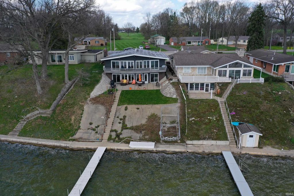 Photo of 1043 E Northshore Drive, Syracuse, IN 46567 (MLS # 202613779)