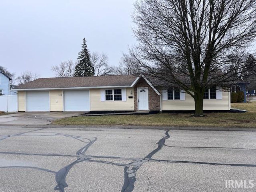 Photo of 912 Phillip Street, Auburn, IN 46706 (MLS # 202607286)