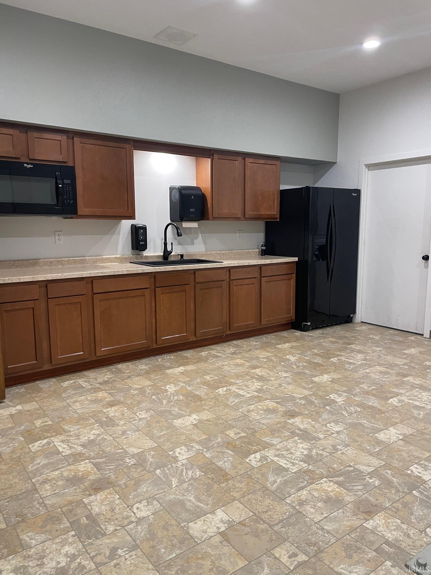 Elkhart, Indiana 46516, United States, ,Commercial,Active,156357