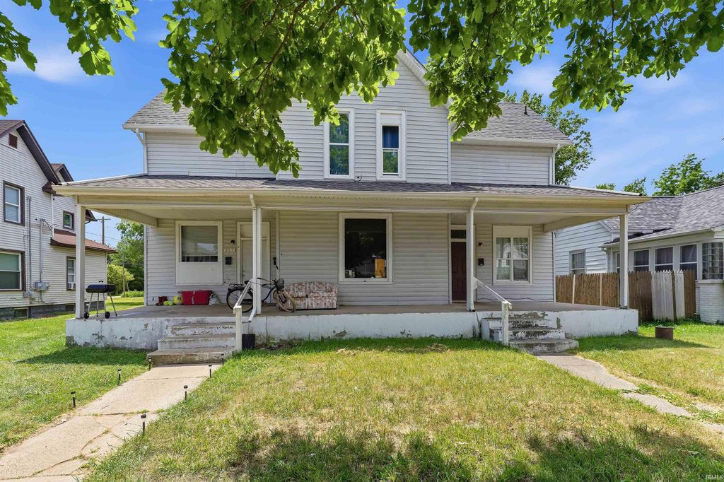 Photo of 207 W Garfield Avenue, Elkhart, IN 46516 (MLS # 202621856)