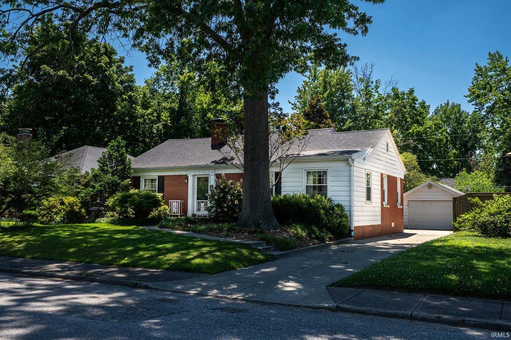 Photo of 3211 E Gum Street, Evansville, IN 47714 (MLS # 202621353)