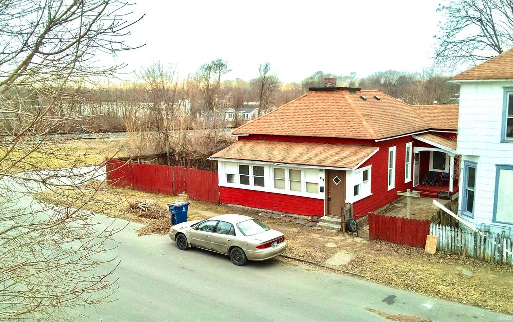 Photo of 818 S Gallatin Street, Marion, IN 46953 (MLS # 202607095)