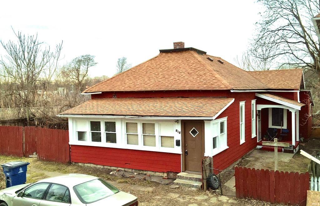 Photo of 818 S Gallatin Street, Marion, IN 46953 (MLS # 202607095)