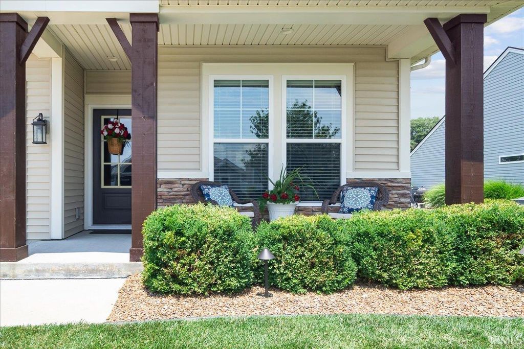 Photo of 212 W Stellar Way, Huntingburg, IN 47542 (MLS # 202610556)