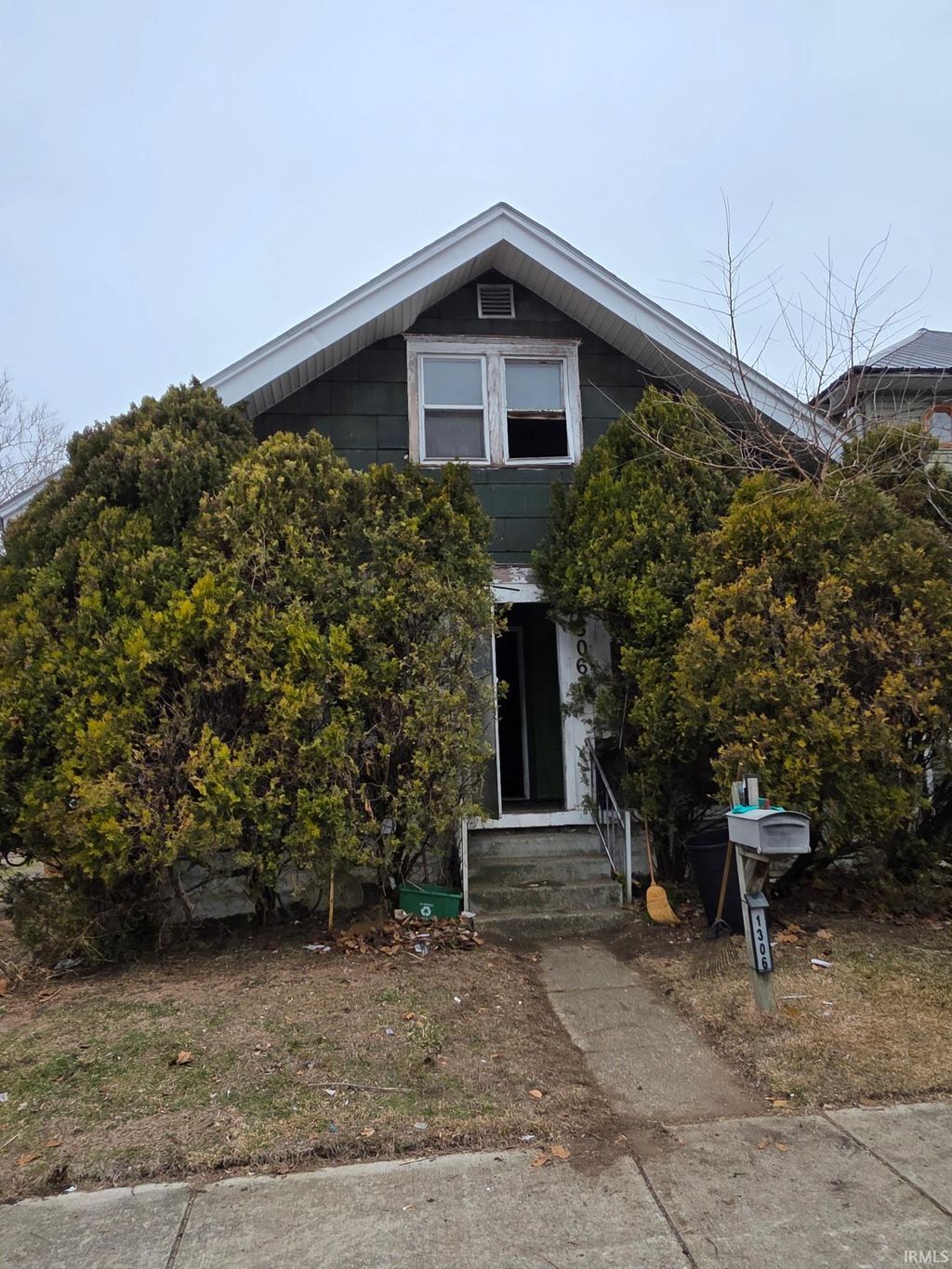 Photo of 1306 S Shore Drive, Elkhart, IN 46516 (MLS # 202607903)