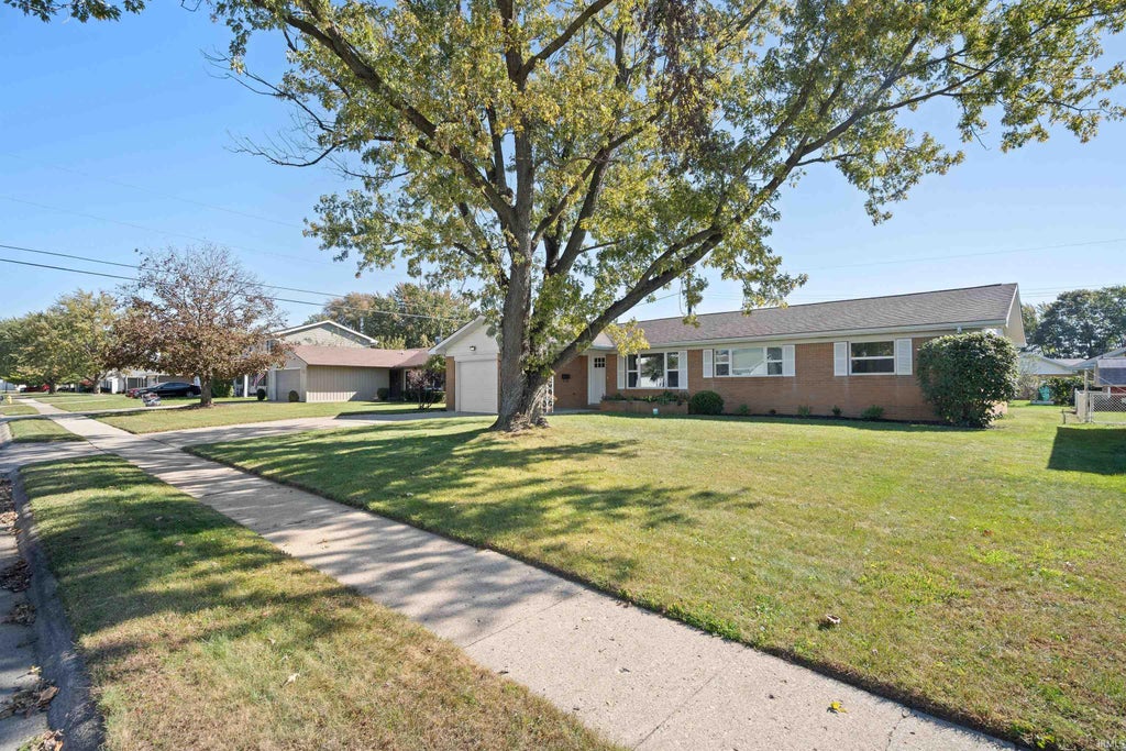 Photo of 1312 N Manor Drive, Marion, IN 46952 (MLS # 202643730)