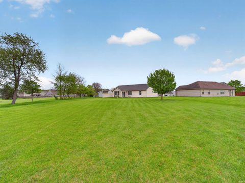 Tiny photo for 1402 Barrington Drive, Auburn, IN 46706 (MLS # 202615925)