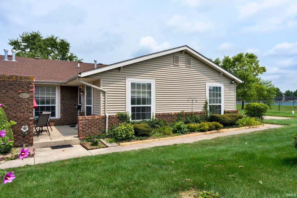 Photo of 2022 Sweetbriar Court, Lafayette, IN 47905 (MLS # 202630529)
