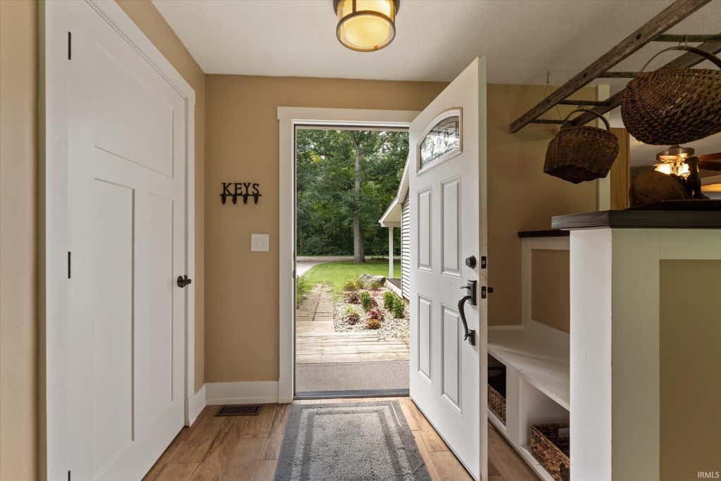 Photo of 51326 Kenilworth Road, South Bend, IN 46637 (MLS # 202634627)