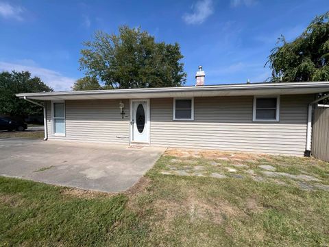 Photo of 5208 Algonquin Trail, Kokomo, IN 46902 (MLS # 202538634)