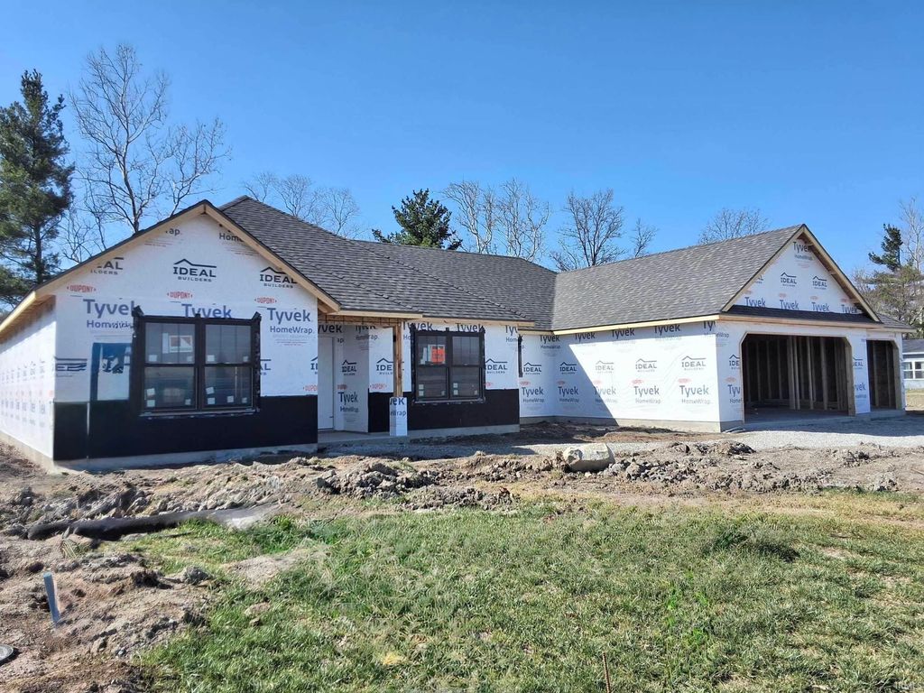 Photo of 1196 Farmington Drive, Bluffton, IN 46714 (MLS # 202612156)