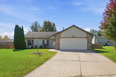 Photo of 833 Laurel Hill Place, Fort Wayne, IN 46825 (MLS # 202641920)