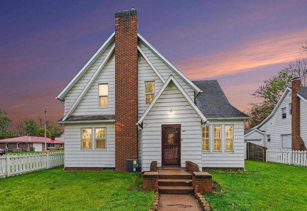 Photo of 801 Maple Row, Elkhart, IN 46514 (MLS # 202615632)