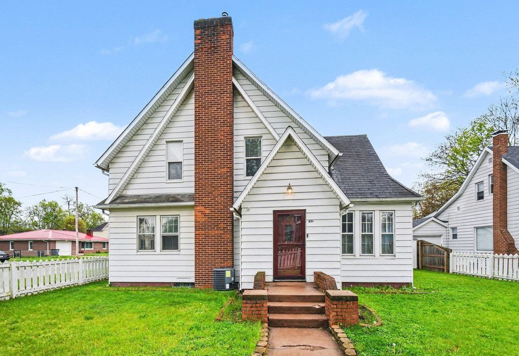 Photo of 801 Maple Row, Elkhart, IN 46514 (MLS # 202615632)