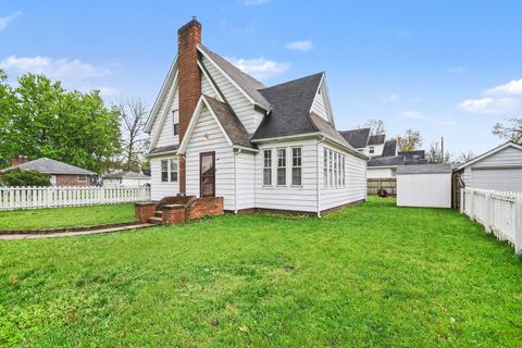 Photo of 801 Maple Row, Elkhart, IN 46514 (MLS # 202615632)
