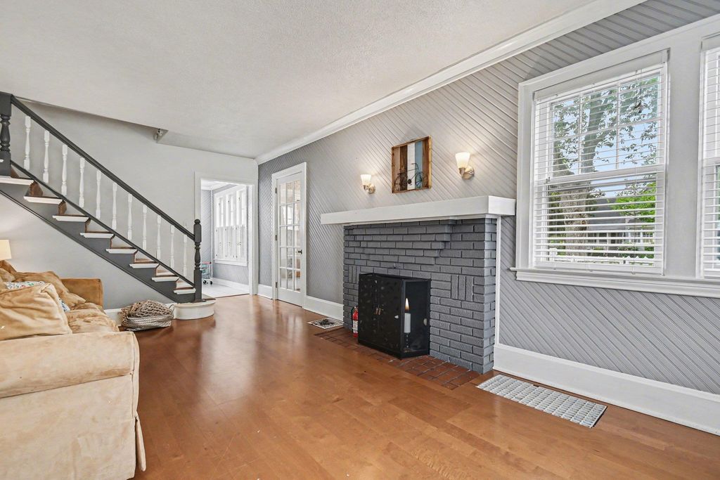 Photo of 801 Maple Row, Elkhart, IN 46514 (MLS # 202615632)