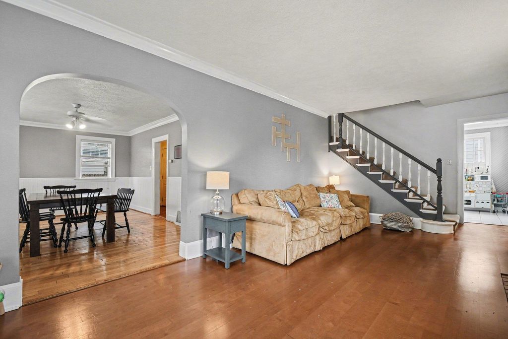 Photo of 801 Maple Row, Elkhart, IN 46514 (MLS # 202615632)