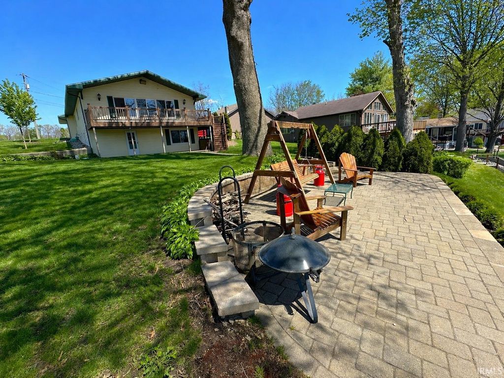 Photo of 4994 E Bay Front Court, Monticello, IN 47960 (MLS # 202614500)