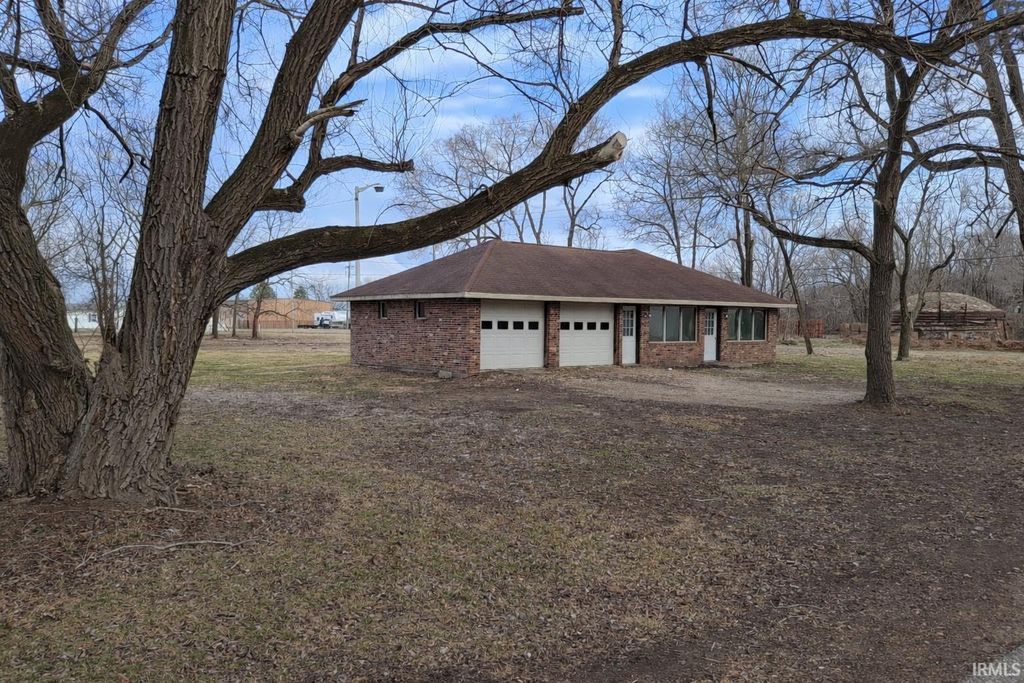 Photo of 610 Arrasmith Avenue, Cayuga, IN 47928 (MLS # 202606269)