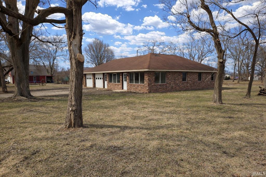 Photo of 610 Arrasmith Avenue, Cayuga, IN 47928 (MLS # 202606269)