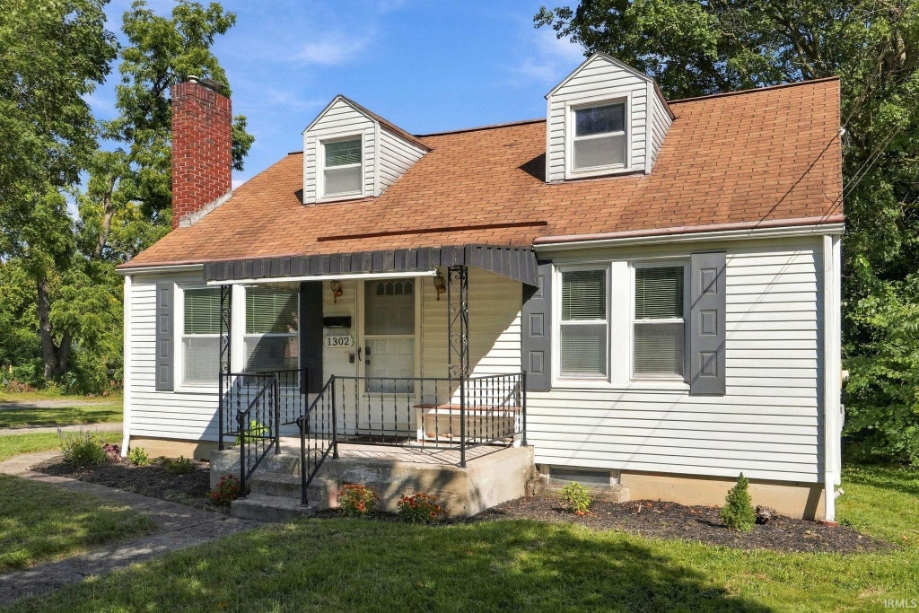 Photo of 1302 Irene Avenue, Fort Wayne, IN 46808 (MLS # 202638185)
