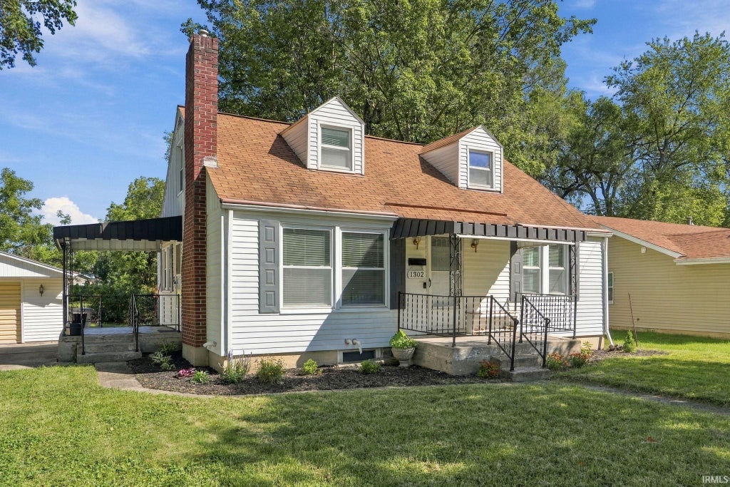 Photo of 1302 Irene Avenue, Fort Wayne, IN 46808 (MLS # 202638185)