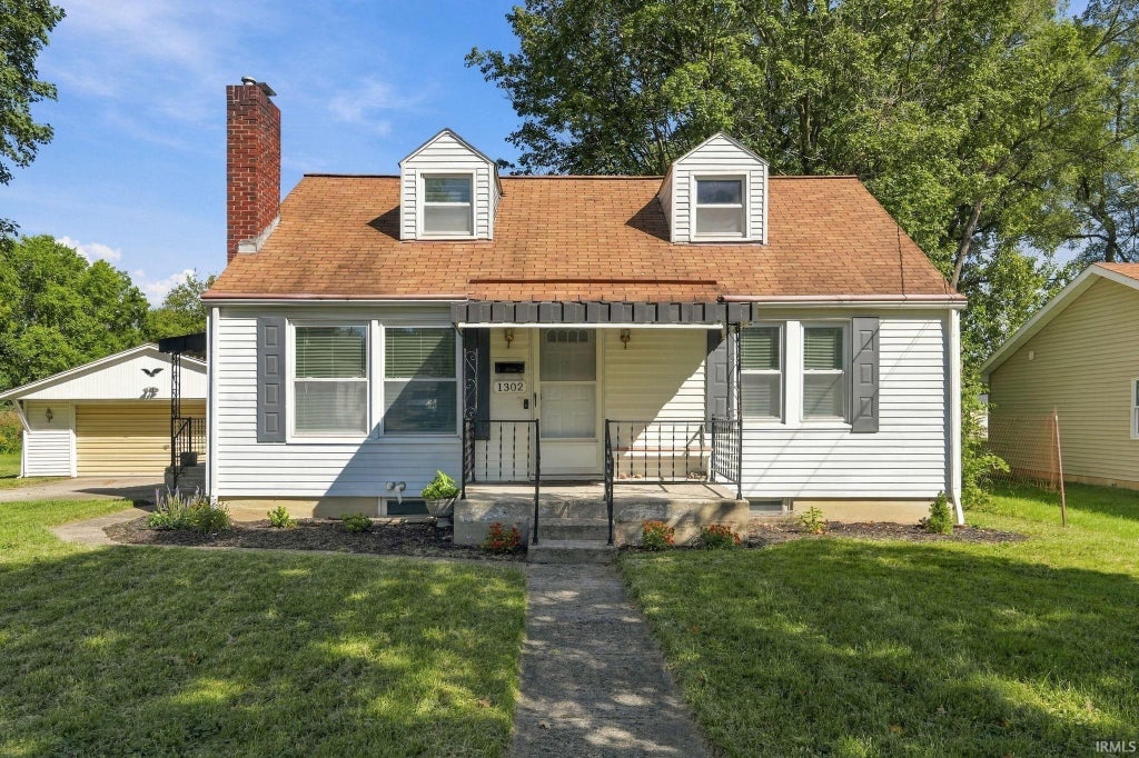 Photo of 1302 Irene Avenue, Fort Wayne, IN 46808 (MLS # 202638185)