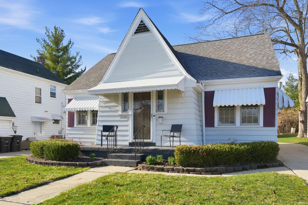 Photo of 1611 Cherokee Road, Fort Wayne, IN 46808 (MLS # 202608351)