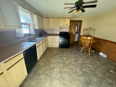 Tiny photo for 1633 N 11th Street, Vincennes, IN 47591 (MLS # 202643790)