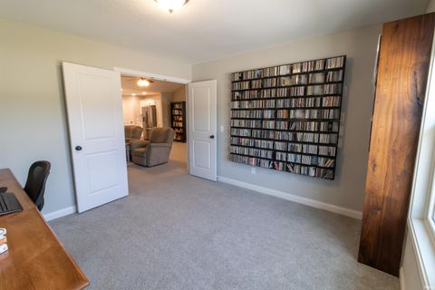 Tiny photo for 113 Paul Court, Roanoke, IN 46783 (MLS # 202613794)